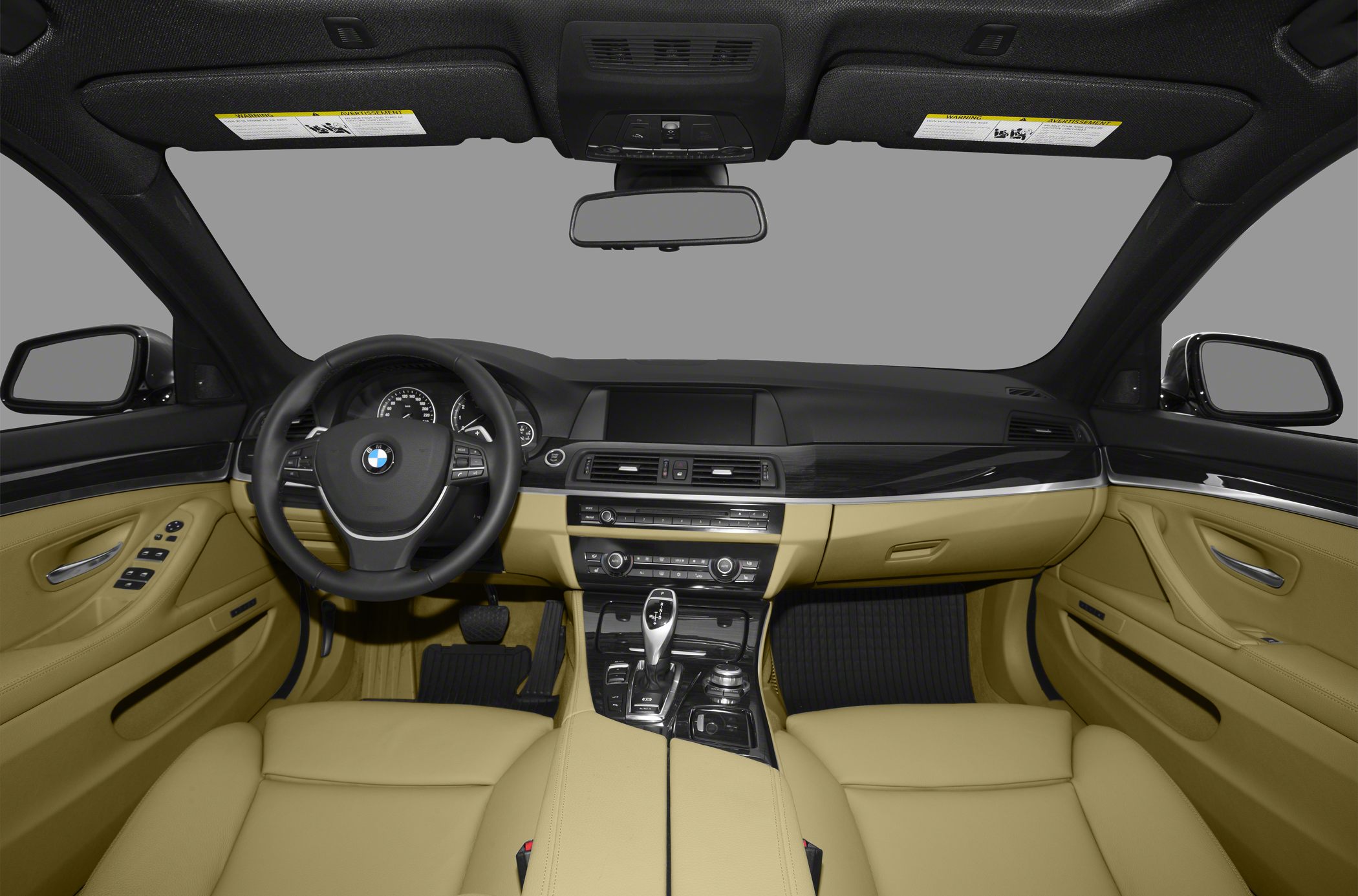 Dashboard and steering wheel with beige leather interior