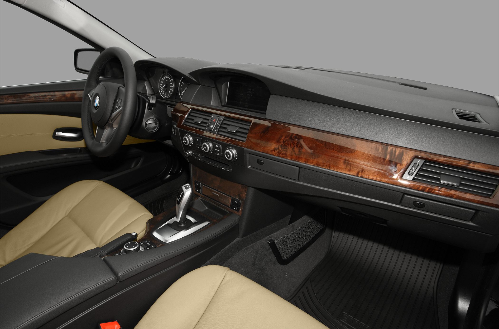 Dashboard and steering wheel with wooden trim and beige seats