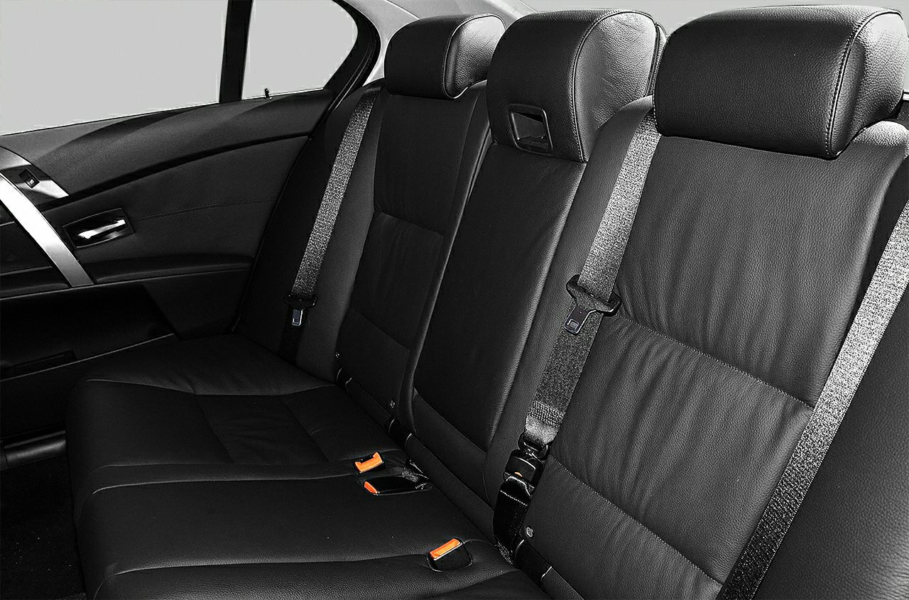 Black leather rear seats with seatbelts and headrests