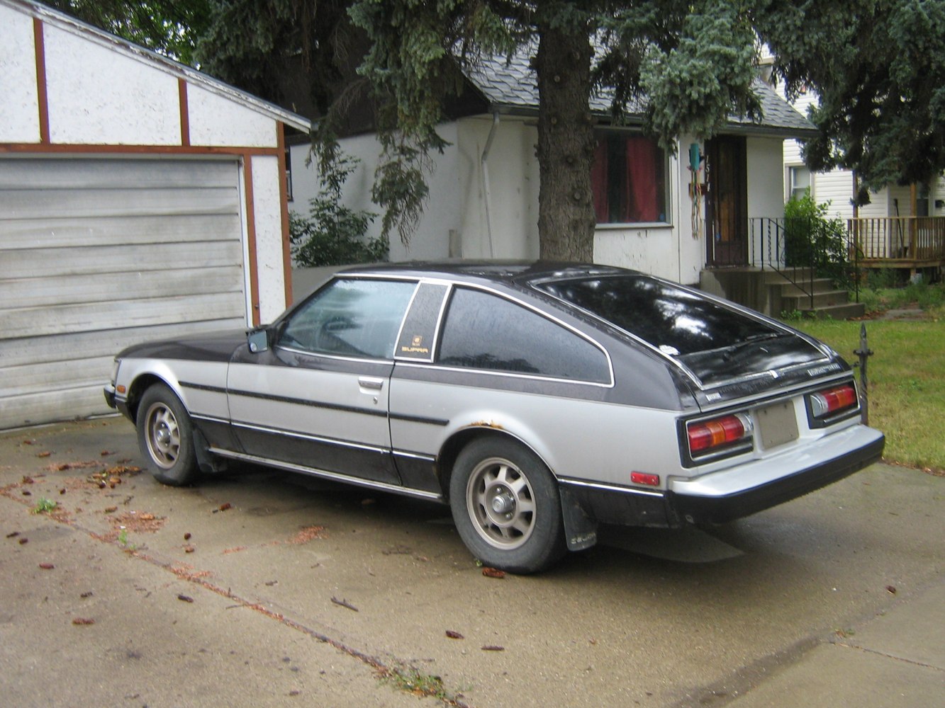 Two-tone fastback hatchback with alloy wheels and classic rear design