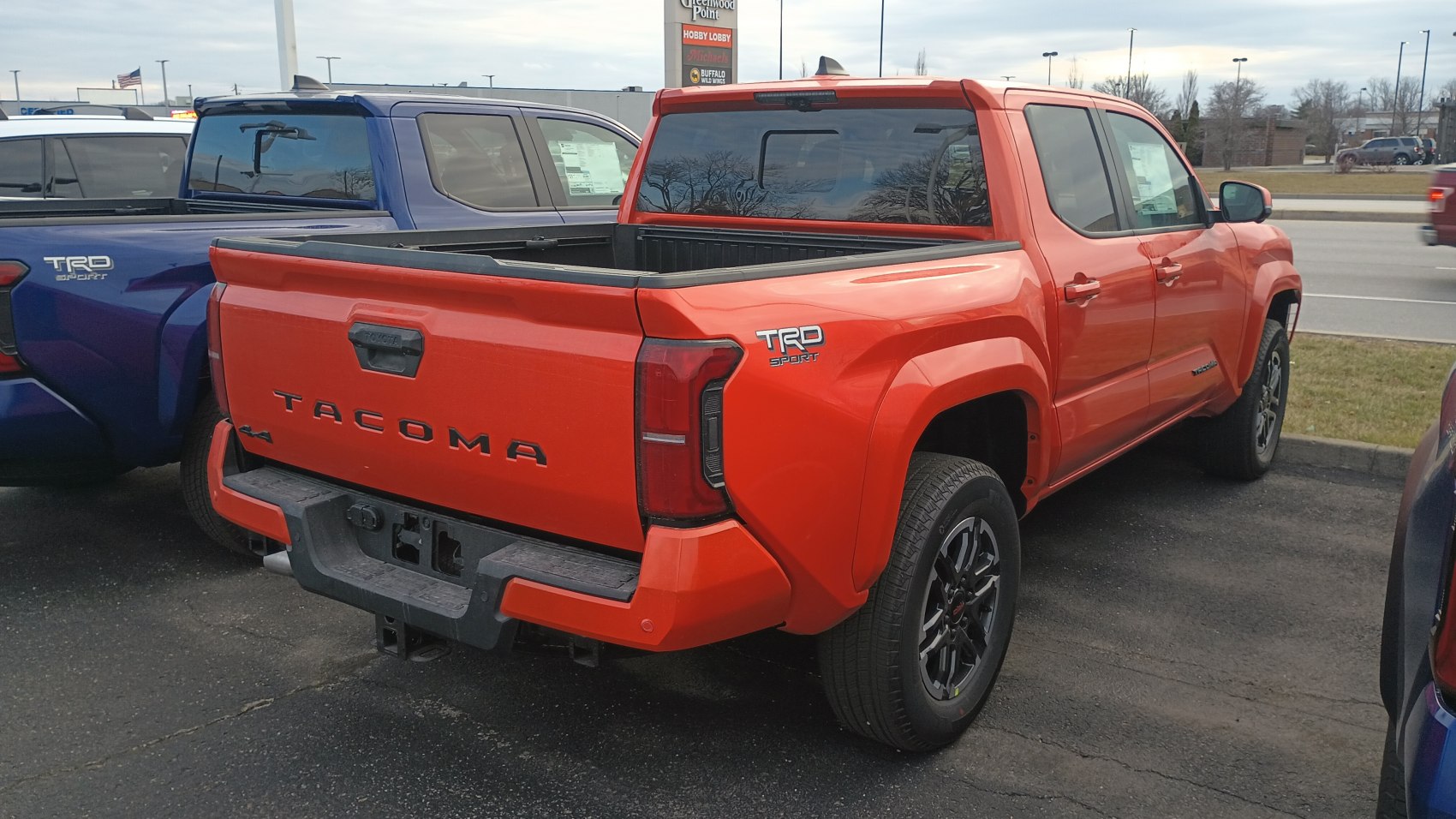 Rear tailgate and truck bed of a pickup truck