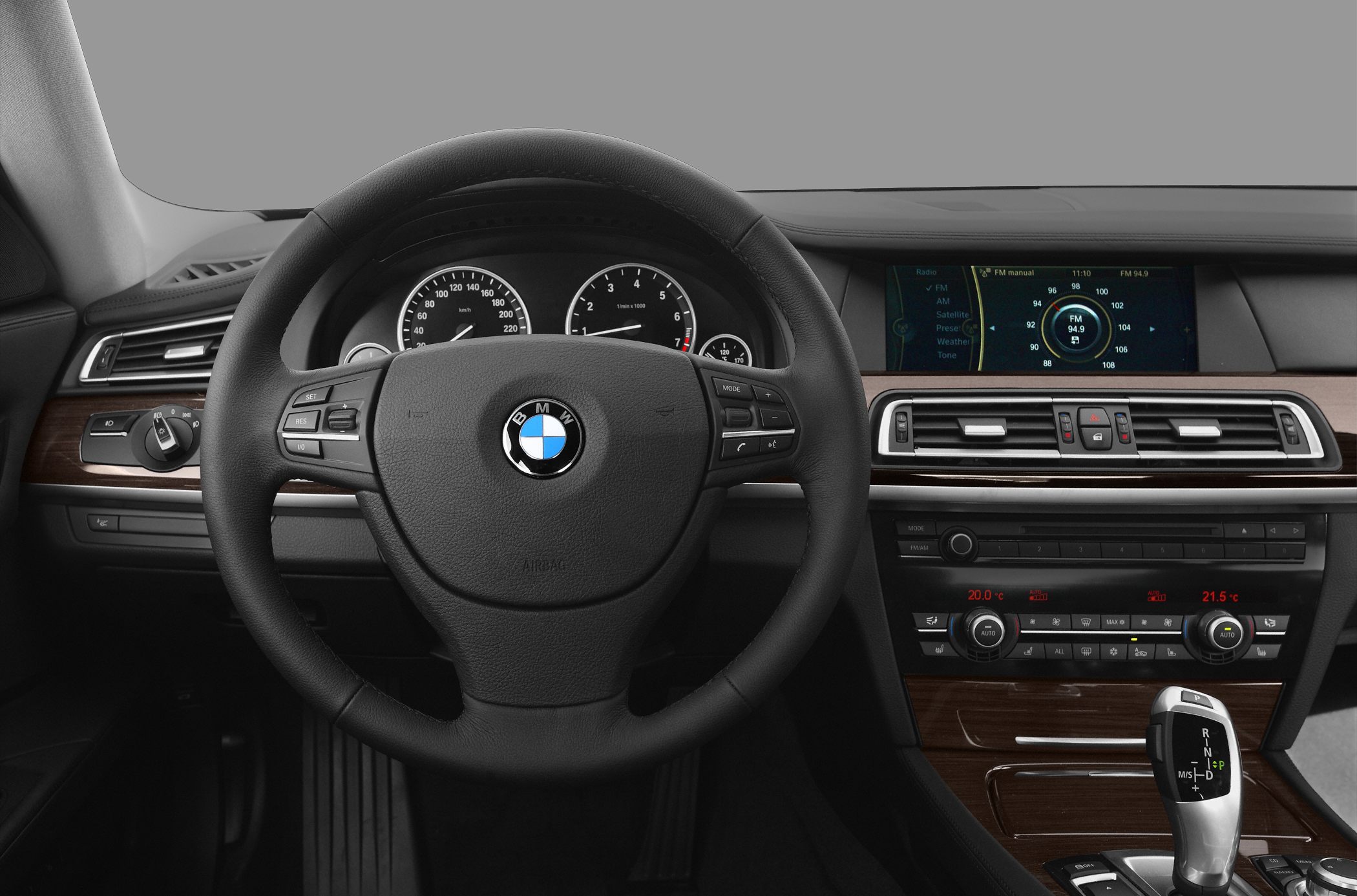 Steering wheel, dashboard, center console with gear shifter