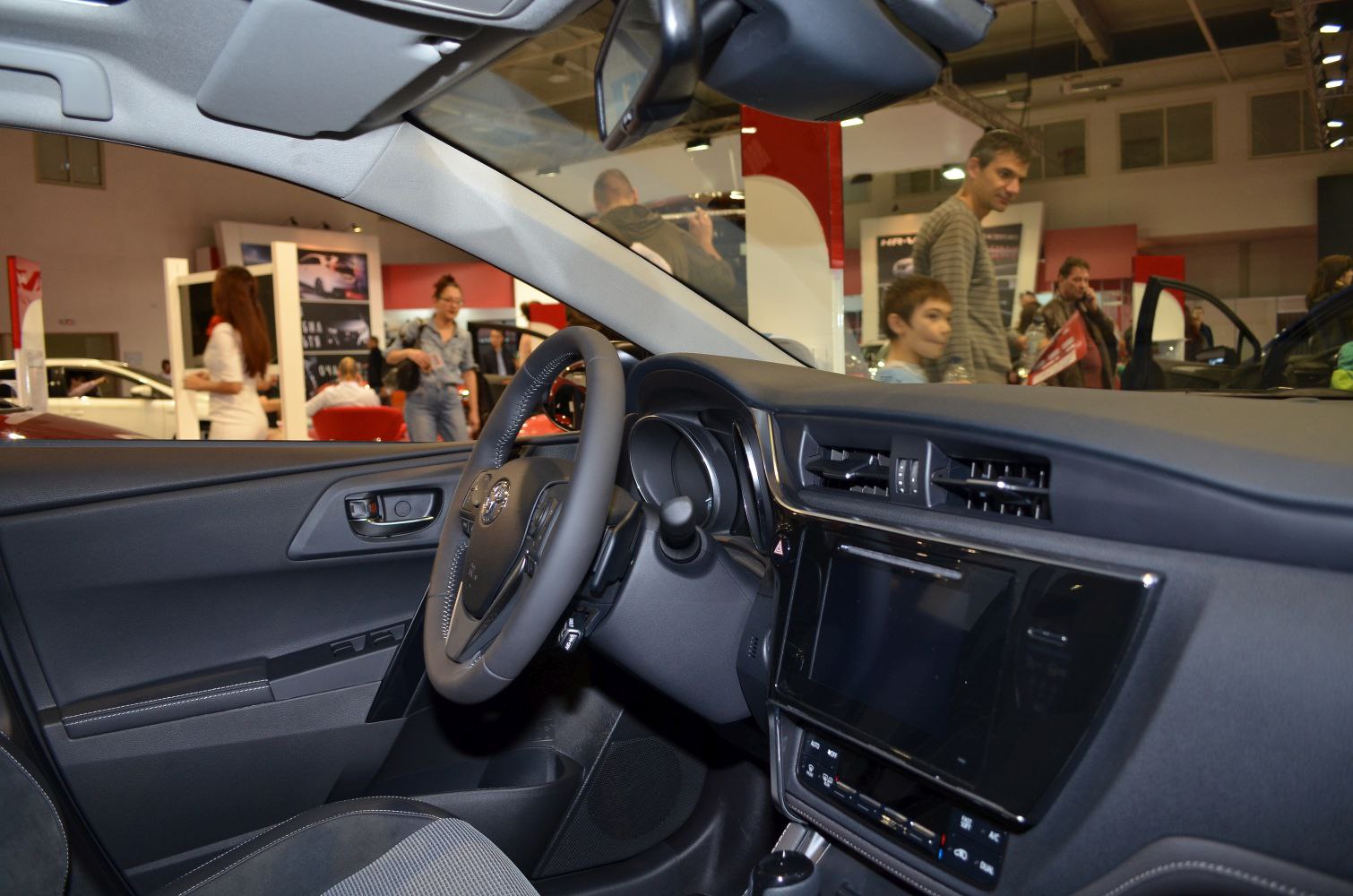 Dashboard and steering wheel with touchscreen infotainment system
