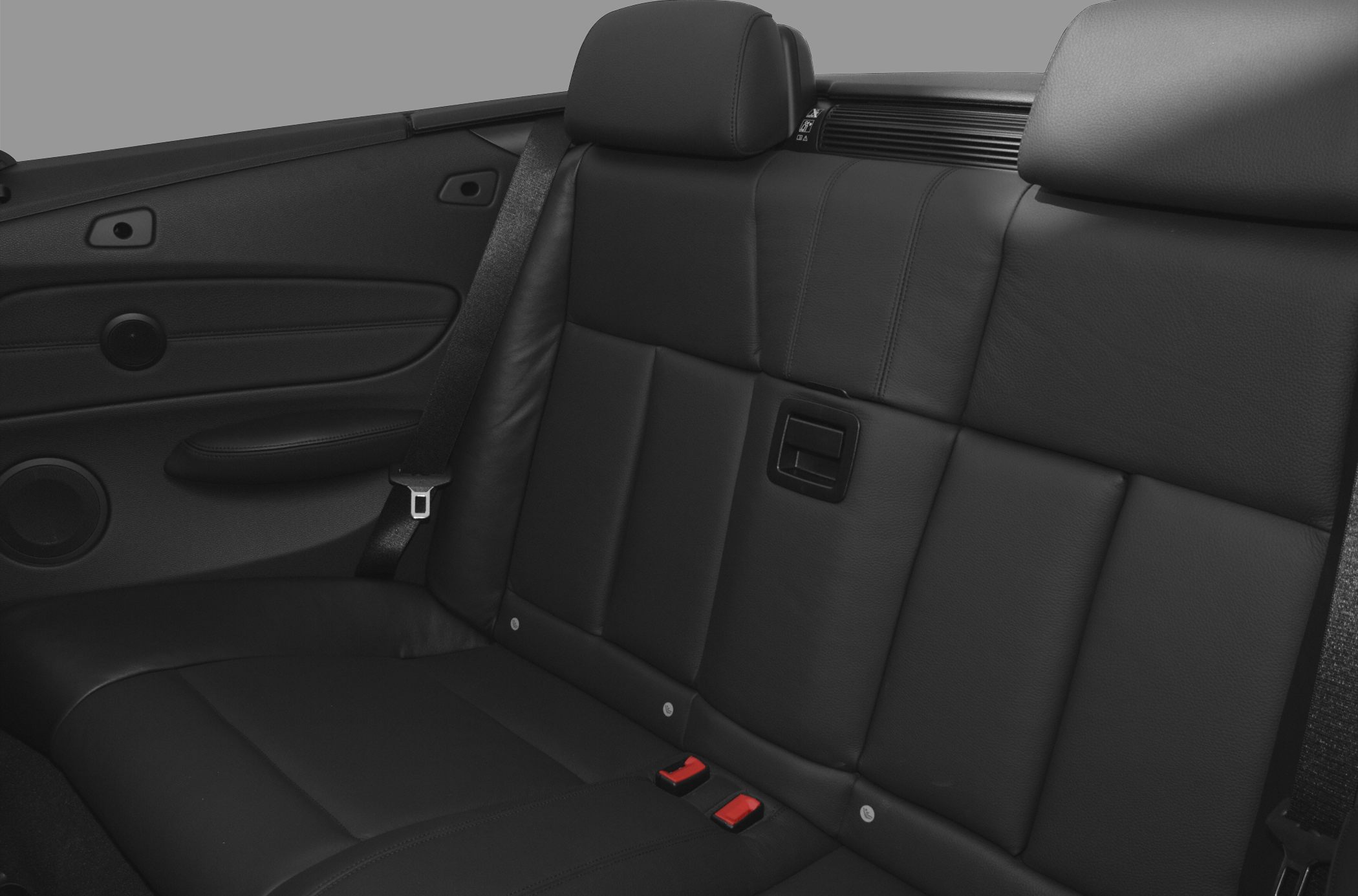 Black leather rear seats with headrests and seat belts
