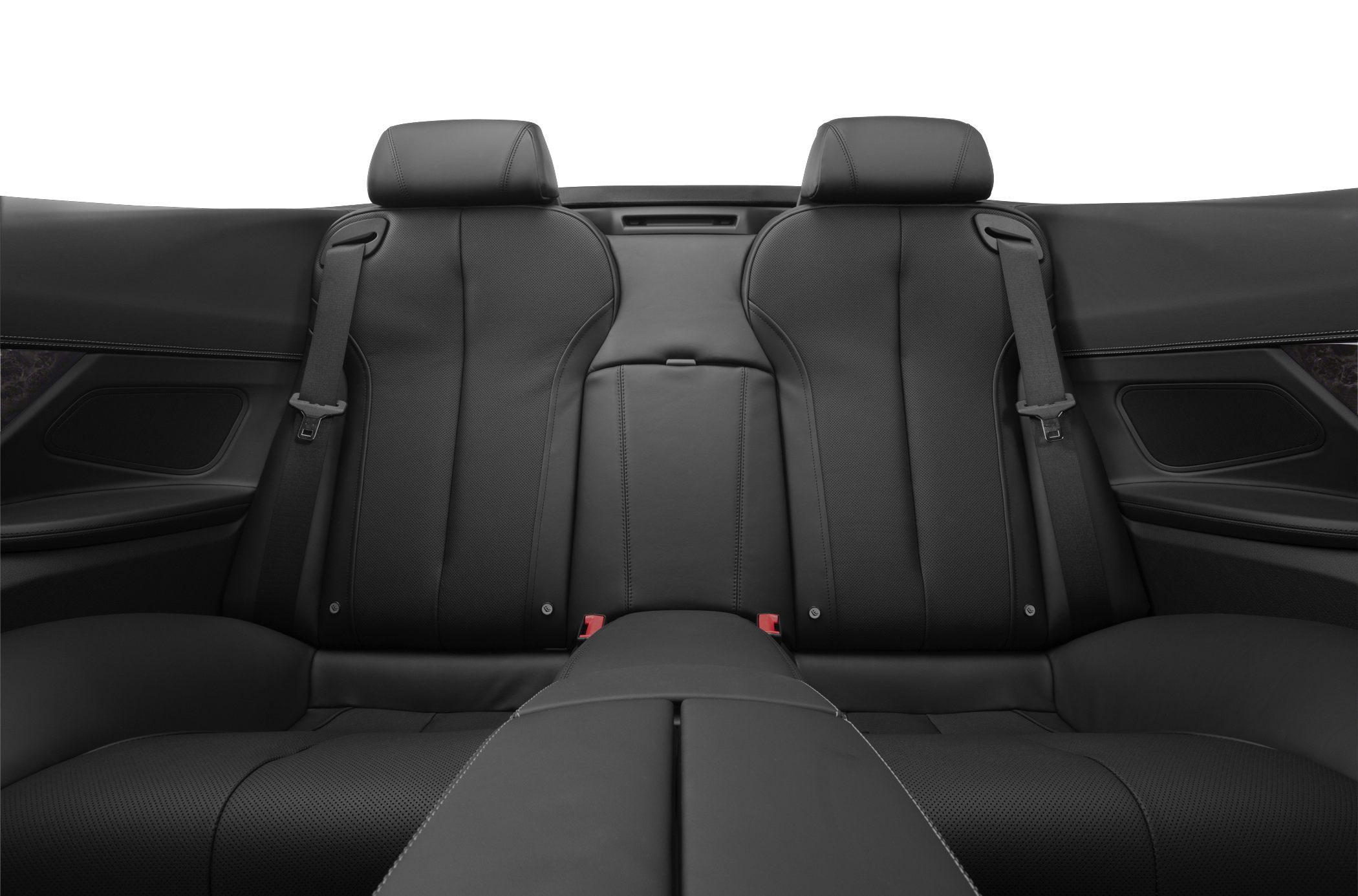 Rear convertible seats with perforated black leather and seatbelts