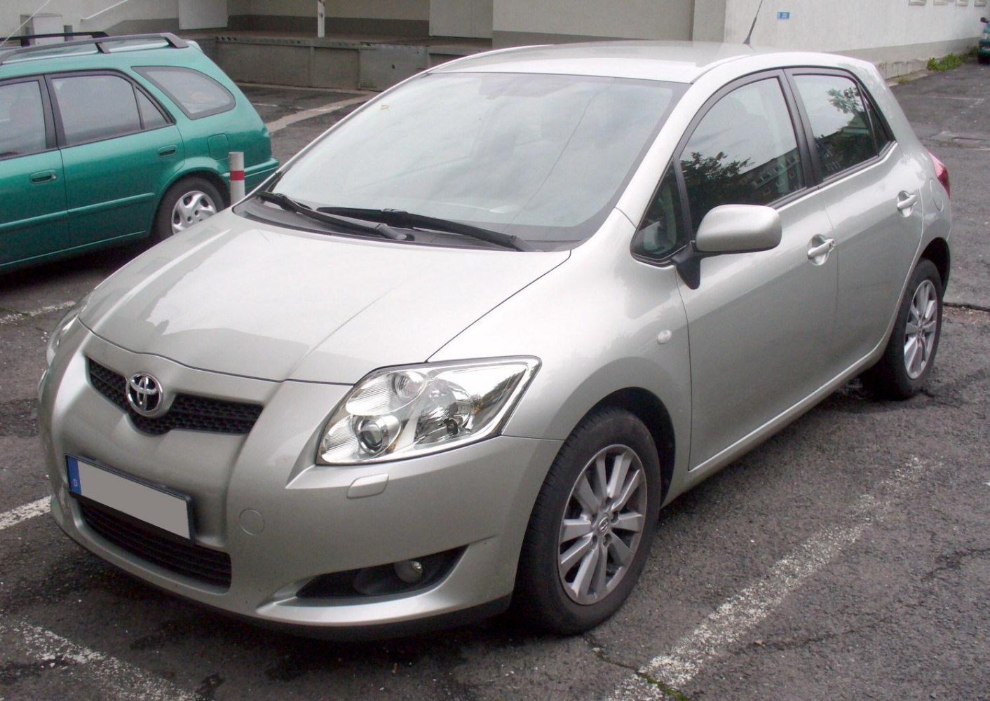 5-door hatchback with wide headlights and aerodynamic silver body