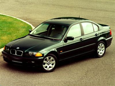 Classic front grille and aerodynamic side profile of a sedan
