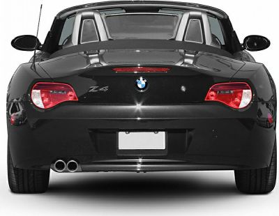 Rear view highlighting dual exhaust and facelift taillights of a roadster