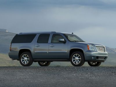 Extended full-size SUV side profile with chrome wheels