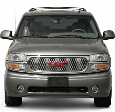 Chrome mesh grille and rounded headlights with amber indicators and fog lamps
