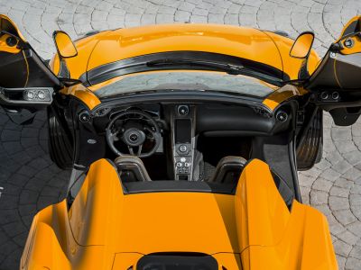 Open top interior with distinctive dihedral doors