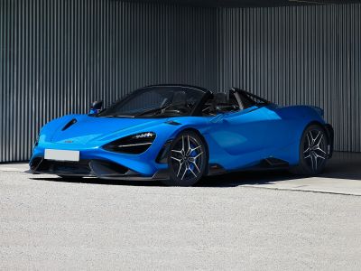 2020 McLaren 765LT 3/4 front-left view