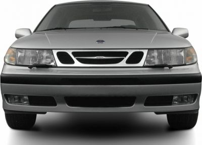 Front view with distinctive grille, rectangular headlights and front fog lights