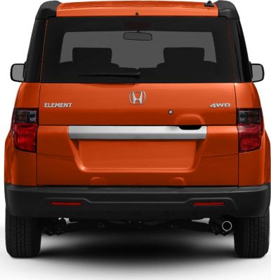 Rear view of a 2008 Honda Element facelift with 4WD and distinct tailgate design
