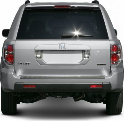 Rear view with tailgate, taillights, and rear bumper of an SUV.