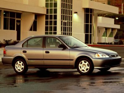 Classic 1995 sedan side profile with alloy wheels