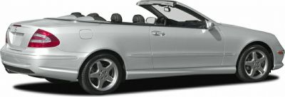 Convertible sport coupe with five-spoke alloy rims and retractable roof