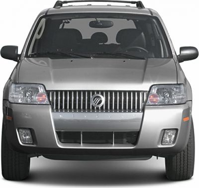 Front view with grille, headlights, and roof rails of a mid-2000s SUV