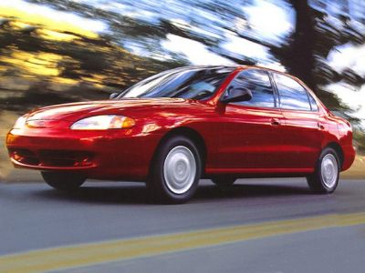 1996 Hyundai Elantra II 3/4 front-left view