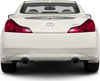 Rear of coupe with dual exhaust and distinctive tail lights
