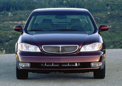 Front view showing classic grille and dual headlamps