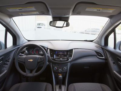 Dashboard, steering wheel, center console with infotainment and controls