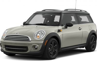 Front side view of compact wagon with roof rails and black trim
