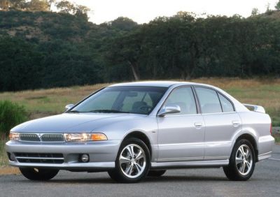 1996 Mitsubishi Galant VIII 3/4 front-left view
