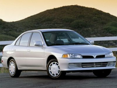 1995 Mitsubishi Mirage V (CJO) 3/4 front-right view