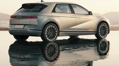 Rear and side view with pixelated tail lights and geometric wheels