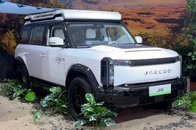 2024 Jaecoo J6 3/4 front-right view