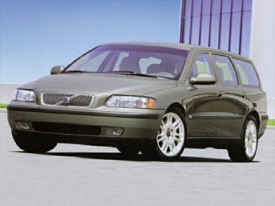 Front view of station wagon with distinct grille and headlights