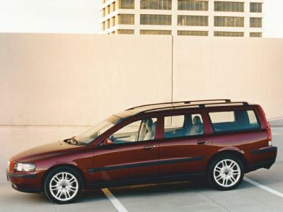 Side view of elongated station wagon with roof rails and alloy wheels