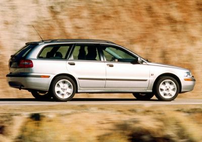 Silver station wagon side profile with alloy wheels in motion