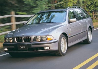 Facelift BMW 5 Series Touring E39 with 540i badge, alloy wheels, dual headlights