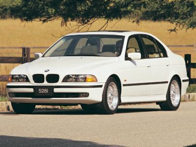 Front-side view of classic BMW sedan with kidney grille and alloy wheels.