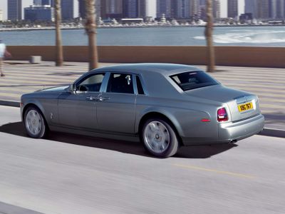 Extended wheelbase luxury sedan rear side profile