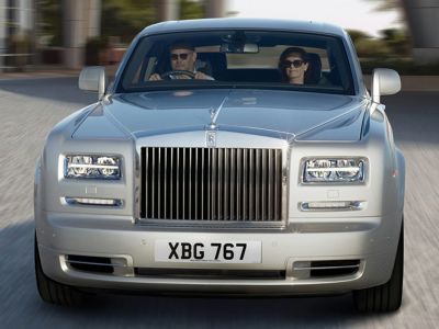 Iconic front grille with LED headlights and Spirit of Ecstasy hood ornament