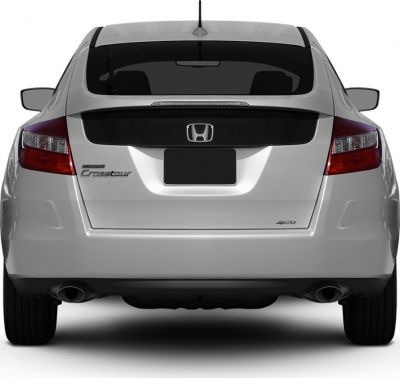 Rear design with dual exhausts and tinted rear window