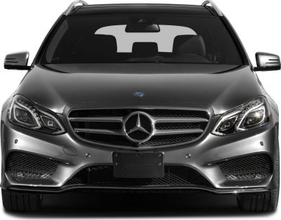 Front view, LED headlights, chromed grille, roof rails