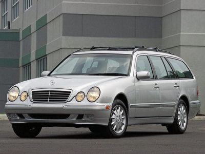 Facelift wagon with quad round headlights and roof rails