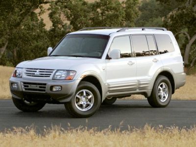 1991 Mitsubishi Montero 3/4 front-left view
