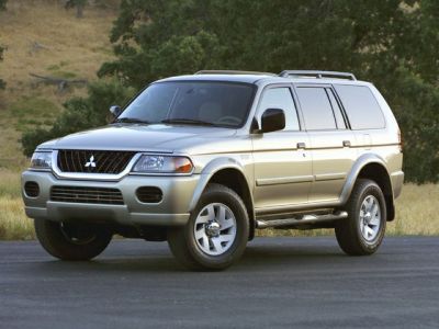 1997 Mitsubishi Montero Sport I 3/4 front-left view
