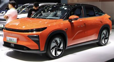 2023 Livan 7 3/4 front-left view