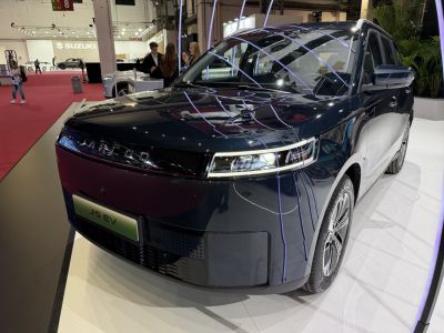 2025 Jaecoo J5 3/4 front-left view