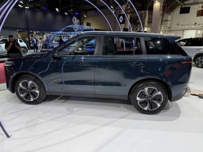 Side profile of SUV with modern alloy wheels and sleek body design