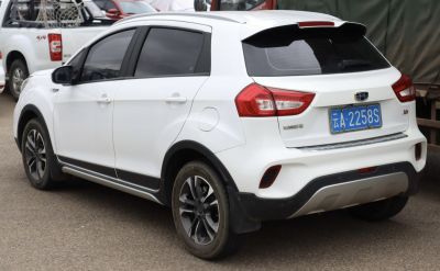 Rear side view with sporty alloy wheels and tinted windows