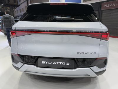 Rear LED light bar and rear window wiper on electric SUV