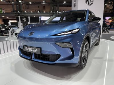 2025 MG MGS5 EV 3/4 front-left view