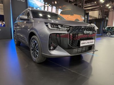 Front grille with integrated LED headlights on a modern SUV